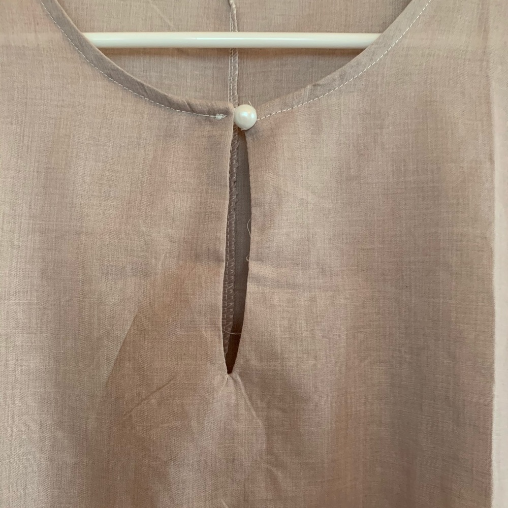 light blouse! - Picture 3 of 3
